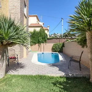 En Casa Céntrica Con Piscina Habitación en casa particular